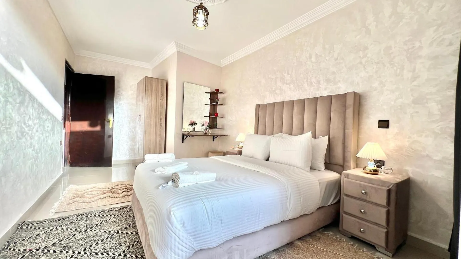 Daire Appartement De Luxe Avec Jacuzzi Prive & Terrasse Au Coeur De Marrakech Marakeş