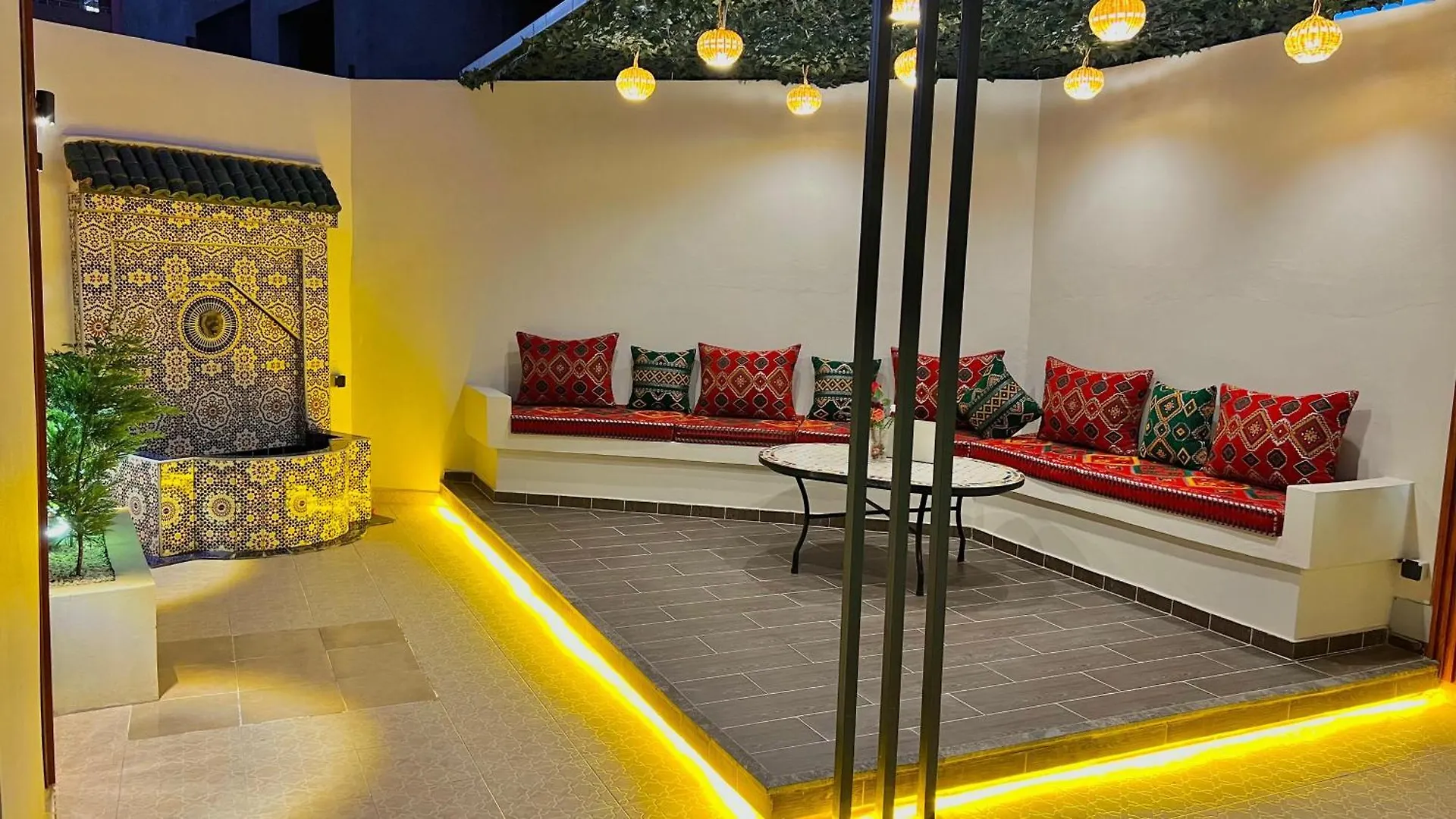 Appartement De Luxe Avec Jacuzzi Prive & Terrasse Au Coeur De Marrakech Μαρακές Διαμέρισμα